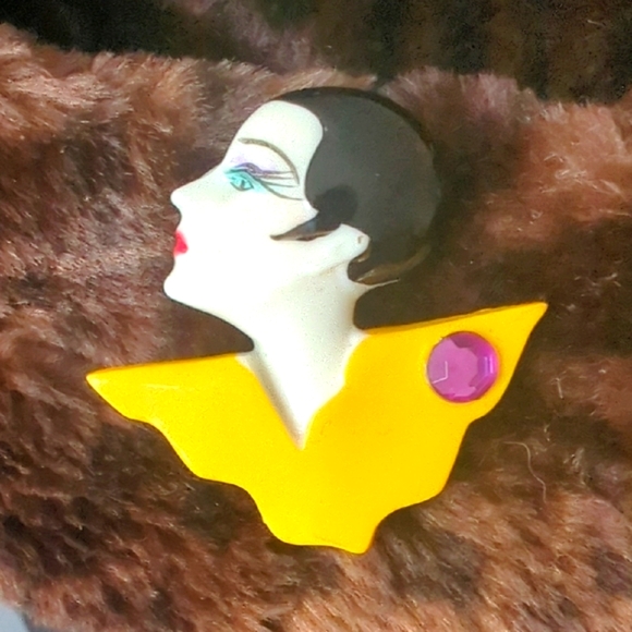 Jewelry - Vintage Retro 1920’s Flapper Girl Face Resin Celluloid Brooch Pin Art Deco Yello